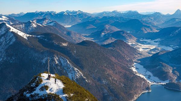 Zwick, Martin 아티스트의 View towards Jachenau and Karwendel mountain range-View from Mt-Herzogstand near lake Walchensee-Ge작품입니다.